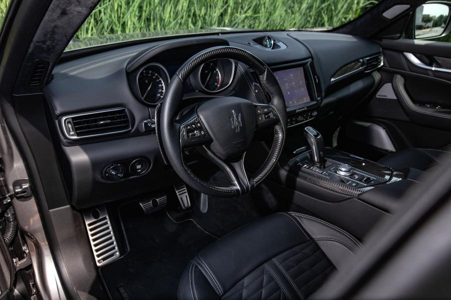 Интерьер Maserati Levante Trofeo 2018 года  (NA) (фото 27 из 37)